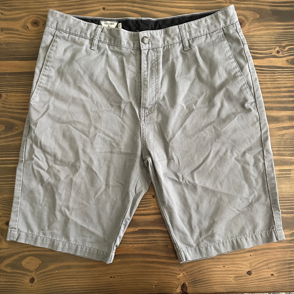 Volcom Mens Gray Chino Shorts Size 34 Casual Skate Surf Flat Front